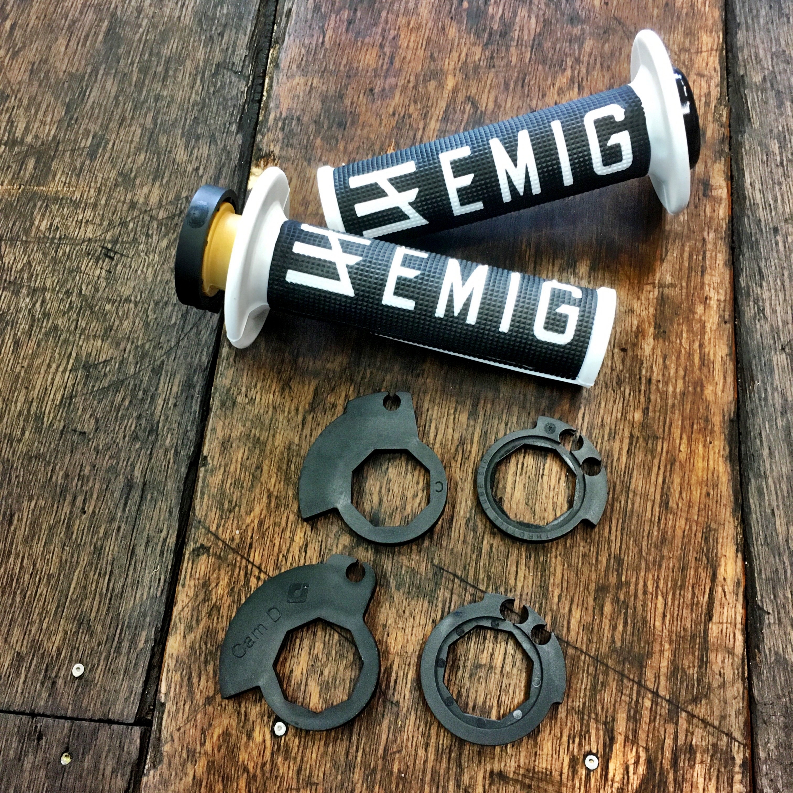 クールなグリップに交換！ | もっとクロスカブ！