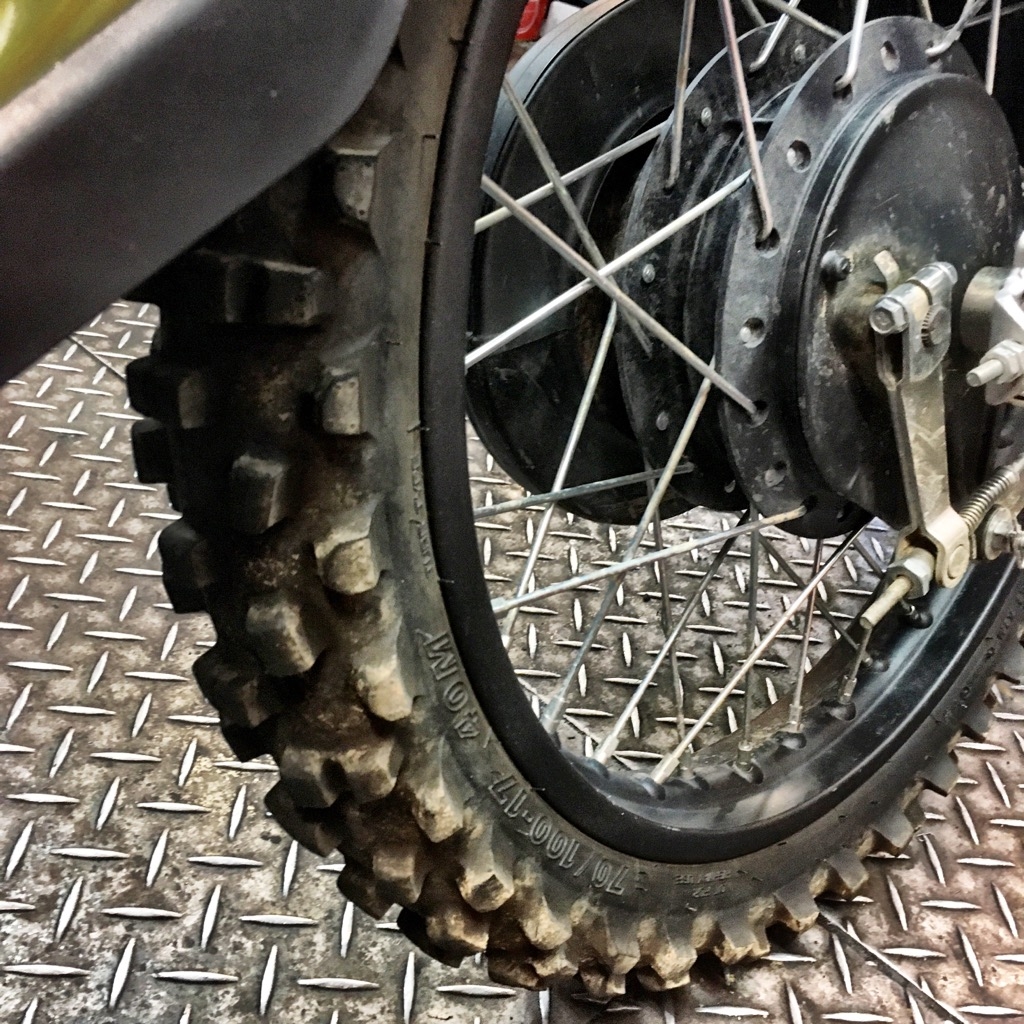 林道ツーリングに向けてタイヤ交換 リアタイヤ編 もっとクロスカブ