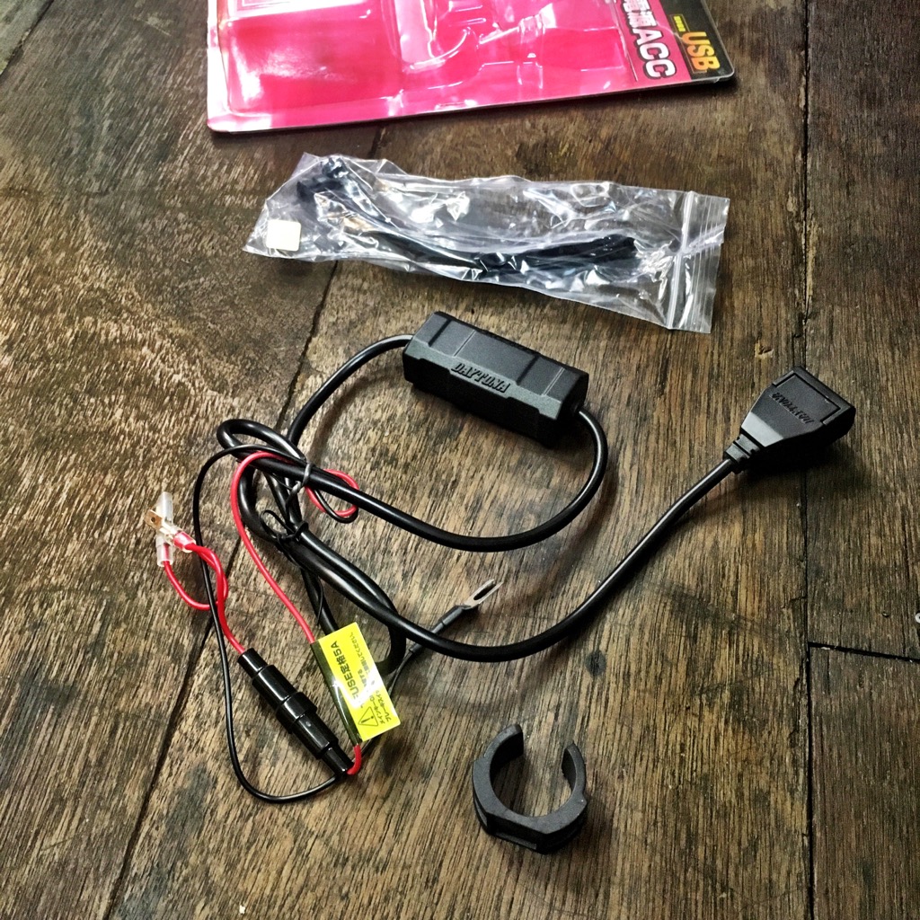 林道ツーリングに向けてusb電源を取り付けます もっとクロスカブ